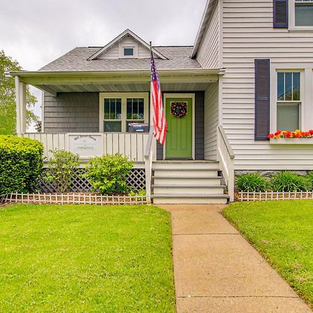 Lavish House With Patio - 2 Blocks To Green Lake! Экстерьер фото