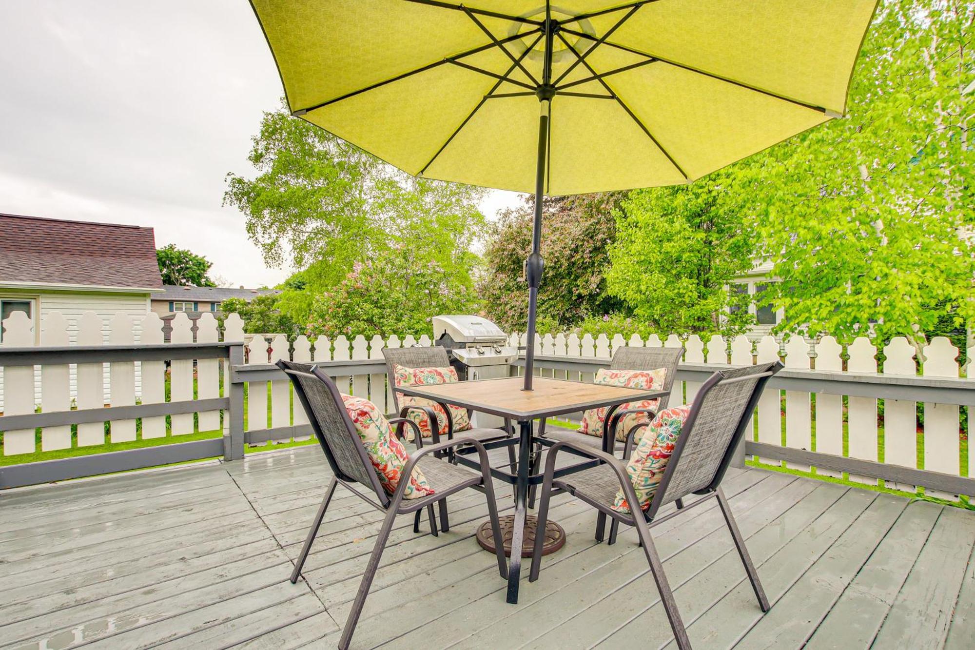 Lavish House With Patio - 2 Blocks To Green Lake! Экстерьер фото