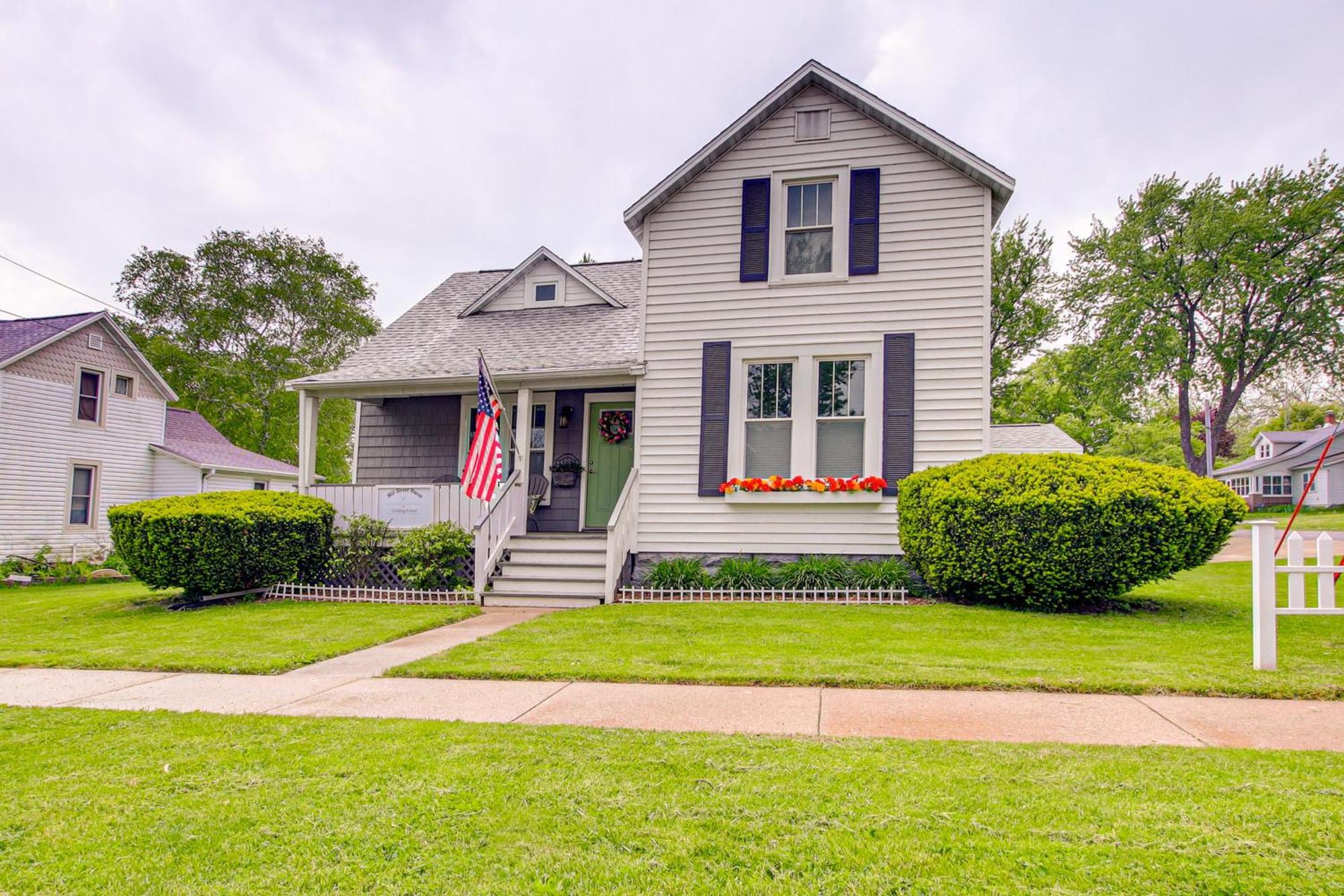 Lavish House With Patio - 2 Blocks To Green Lake! Экстерьер фото